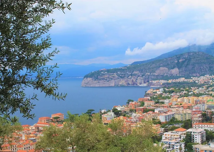 Pacific Hill Apartment *